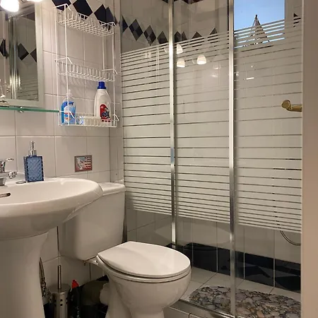 The Apartment, 1 Min Walk From Apartment *