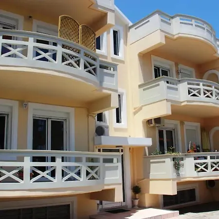 The Apartment, 1 Min Walk From Apartament *