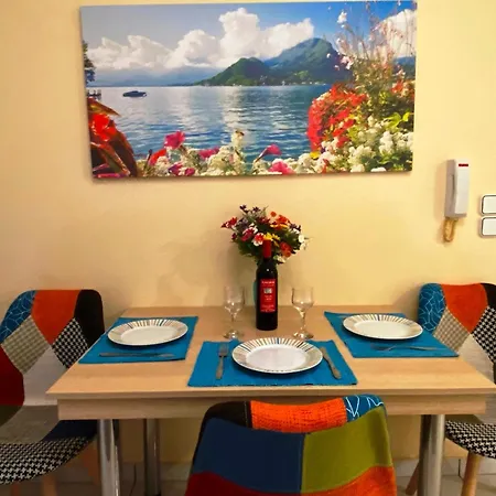 The Apartment, 1 Min Walk From Apartament *